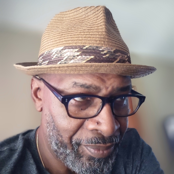 Meet your Posher, Jonas - Picture 2 of 2